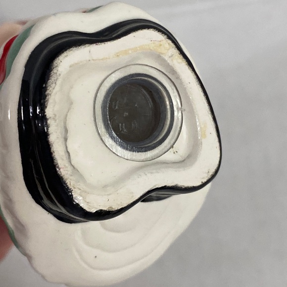 Kissing Santa And Mrs. Claus Salt and Pepper Shakers Christmas Table Kitschy - Picture 7 of 16